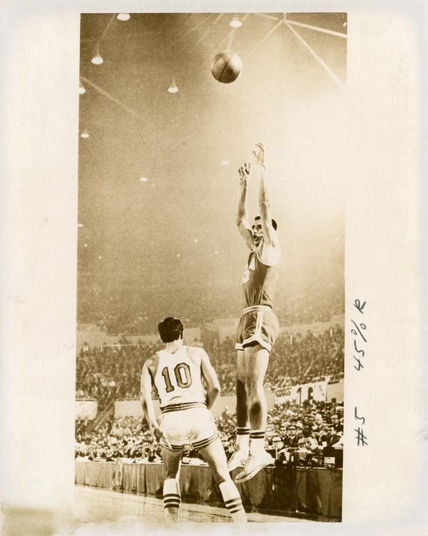 Lynn Shackleford shooting in NCAA semifinal versus Houston, 1968