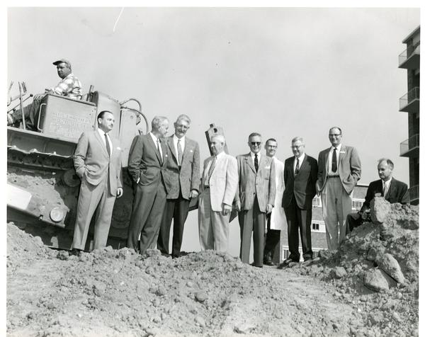 Brain Research Institute members and architects at groundbreaking