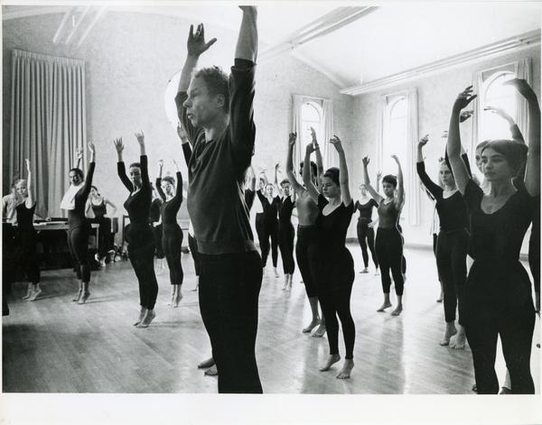 Meuce Cunningham teaching a group of dance students, 1963