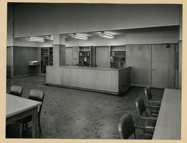 Reception desk in the Education/Psychology Library