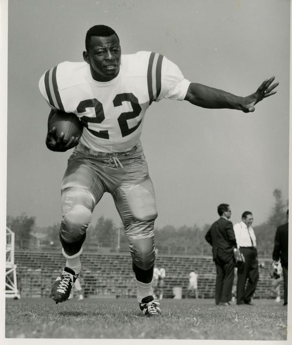 UCLA left halfback Mel Farr, 1965