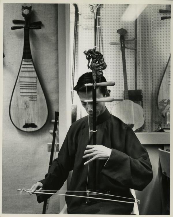 Tsun-Yuen Lui playing an erhu, a Chinese violin