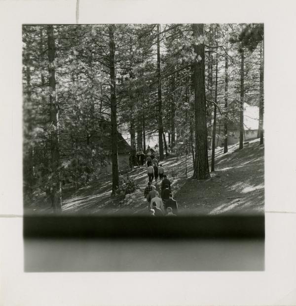 Group walks along trail at Lake Arrowhead Lodge, March 1959