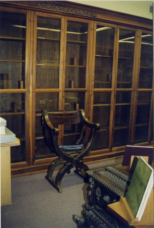 Interior view of the Elmer Belt Library of Vinciana