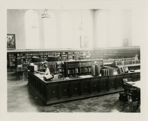 Reference desk in Main Reading Room