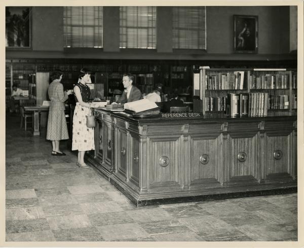 Reference desk in Main Reading Room