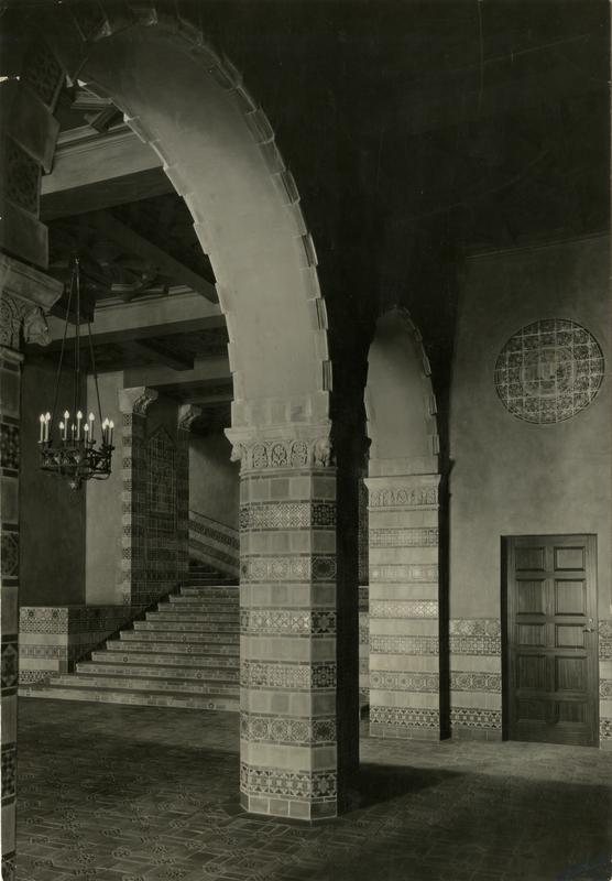 Interior pillar artwork of Powell Library