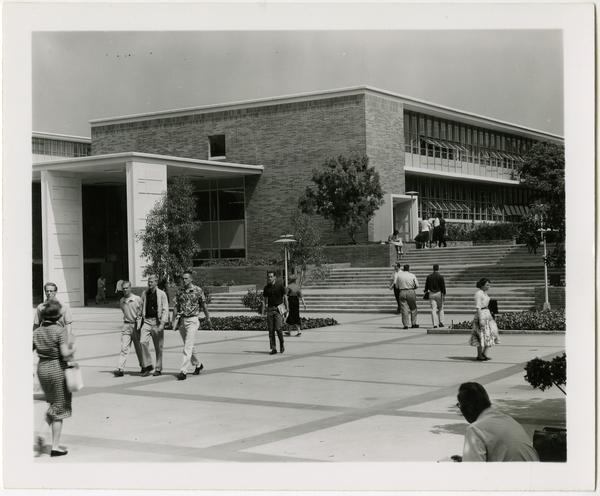 Students walk by Rolfe Hall