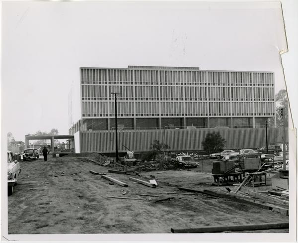 Side view of University Research Library during its construction