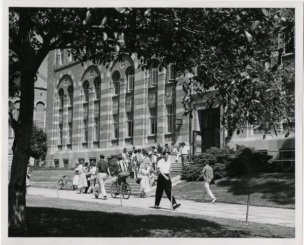 Students on campus, ca. 1958