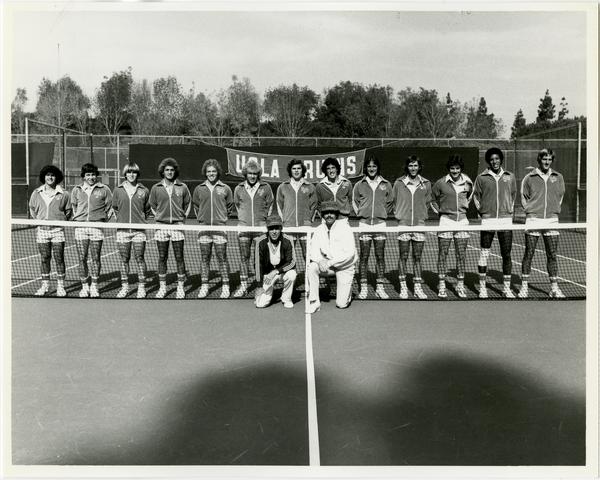 UCLA 1979 Varsity Tennis team with coach Glenn Bassett and assistant coach Ron Cornell