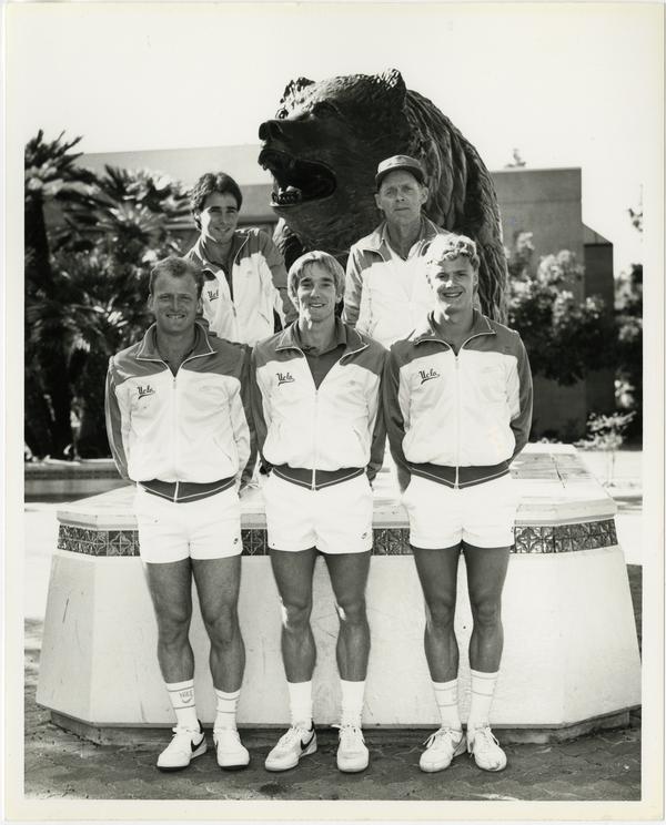 UCLA 1984 tennis team posing in front of bear sculpture