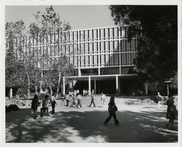 Students walking in front of the University Research Library