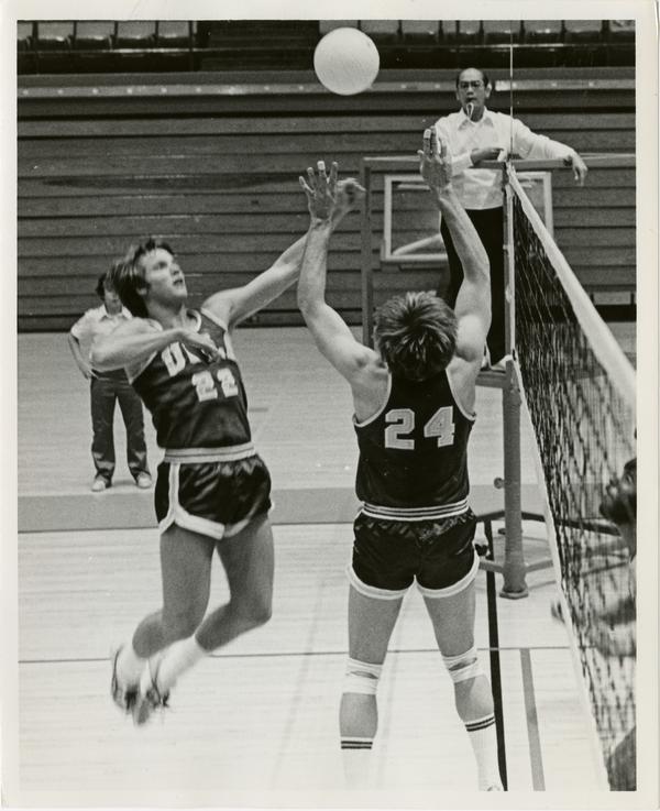 UCLA Senior Dave Olbright(24) sets up a spike by Singin Smith, the junior Bruin spiker from Los Angeles, in an early-season 1978 Bruin volleyball match.
