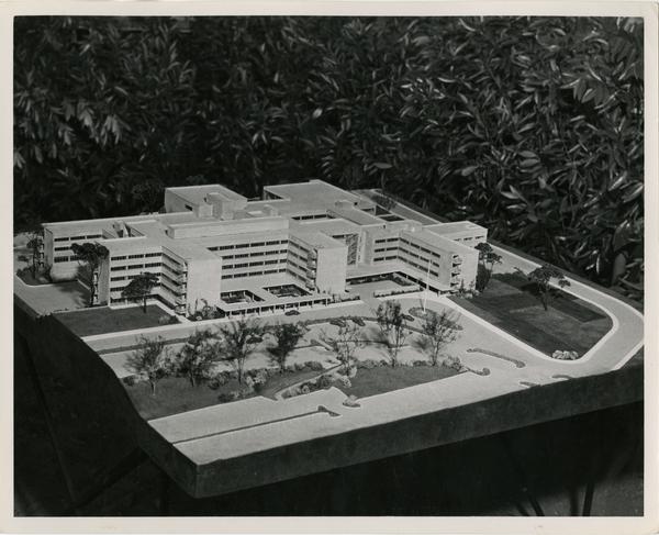 Model of the UCLA medical center and surrounding driveway