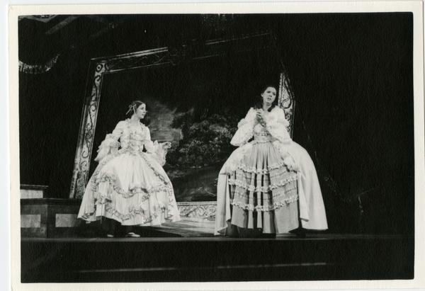 Two actresses performing a scene in Scarlatti Opera