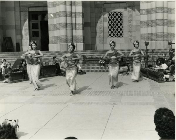 Students performing Balinese dance in front of Murphy Hall
