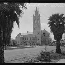 Wilshire Boulevard Congregational Church under construction, Los Angeles, 1925