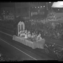 Hollywood Christmas parade crowd watching Marymount College float "Peace Through Prayer" in Los Angeles, Calif., 1951
