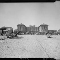 Virginia Hotel and beach, Long Beach, 1929