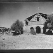 Mission San Antonio de Pádua before restoration, near King City, circa 1906
