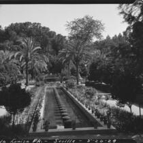 Maria Luisa Park during the Ibero-American Exposition of 1929, view of a pool, Seville, 1929