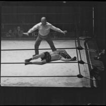 Referee calling a knockout at a Hank Hankinson boxing match, 1935