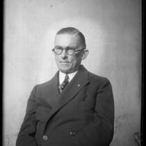 Oil businessman Willard Arnott, 1/2 length portrait, Calif., 1929