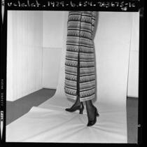 1970 women's skirts and dresses hemlines fashion: midi length