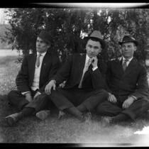 Adelbert Bartlett and 2 men, seated under tree, [1913?]