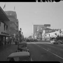 Street scene at Wilshire Boulevard and Ridgeley Drive, Los Angeles, 1949