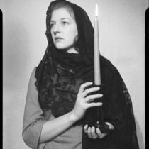 Betty Hanna in mantilla with candle, 1941