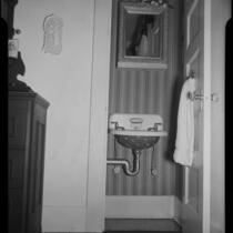 Windemere Hotel bathroom, Santa Monica, [1955]