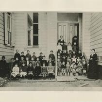 Class portrait of elementary school children