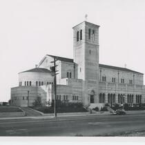 Automobile in front of St. Paul's Catholic Church, West Washington Blvd, 1943