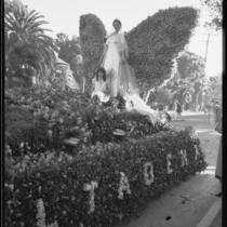 "Queen Titania" float in the Tournament of Roses Parade, Pasadena, 1933