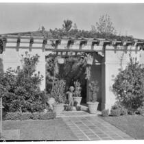 W. R. Dunsmore residence, view towards pergola, Los Angeles, 1930
