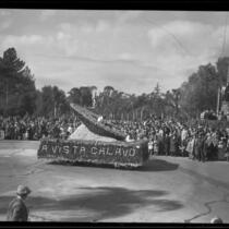 "A Vista Calavo" float in the Tournament of Roses Parade, Pasadena, 1932