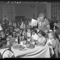 Joe Morse with orphans at Thanksgiving dinner Friar's Club Los Angeles, Calif., 1948