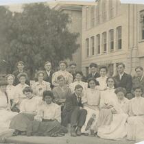 Senior class photograph, 1911