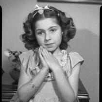 Sylvia Arslan with hands clasped, [1939 or 1940?]